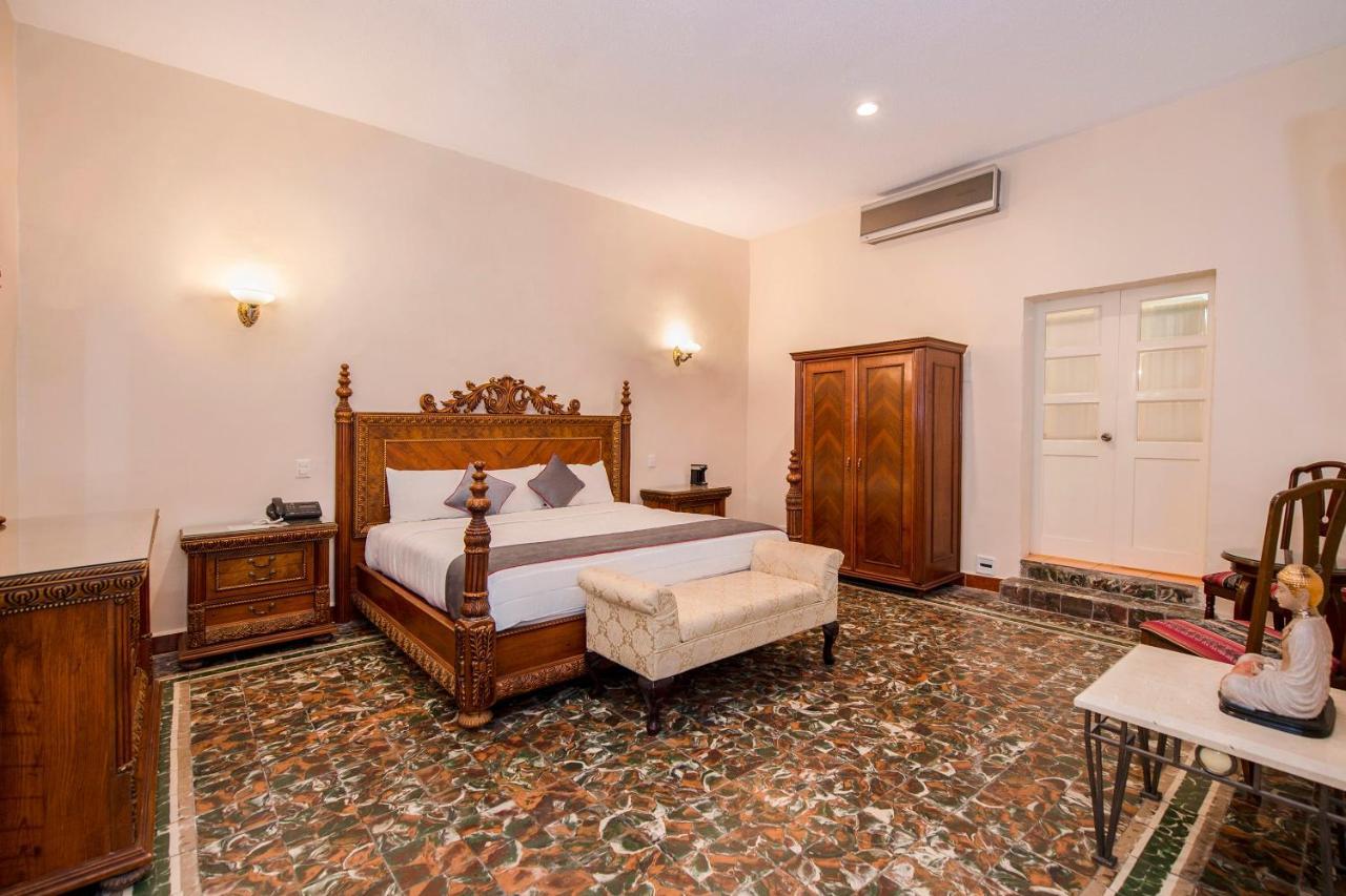 Hotel Senorial 3*